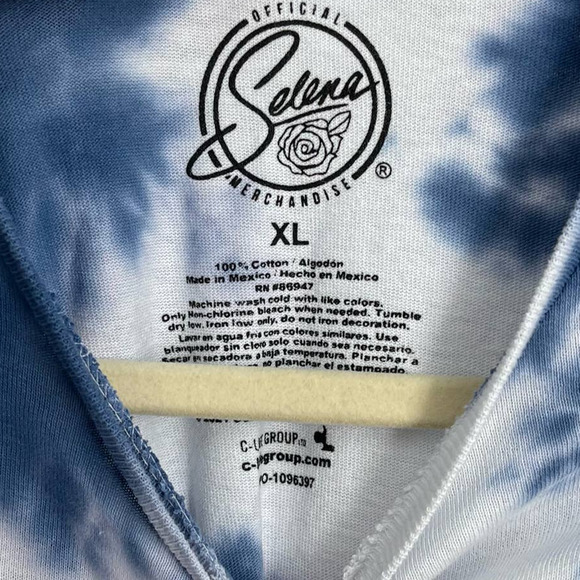Selena Queen Of Cumbia Portrait Tie Dye T-Shirt Blue Size XL NWOT - Picture 3 of 5